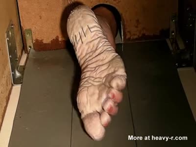 Toes torture
