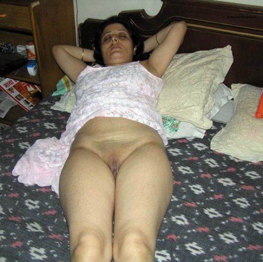 Naked indian mom in bed
