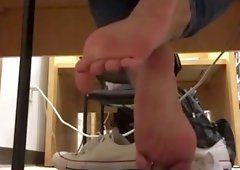 Sylvester reccomend removing converse sneakers socks