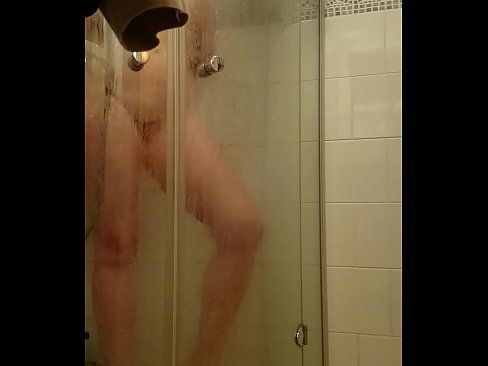 Showers rubs pussy without hidden camera