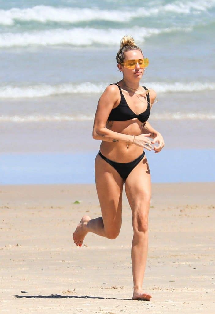 Miley cyrus butt bikini