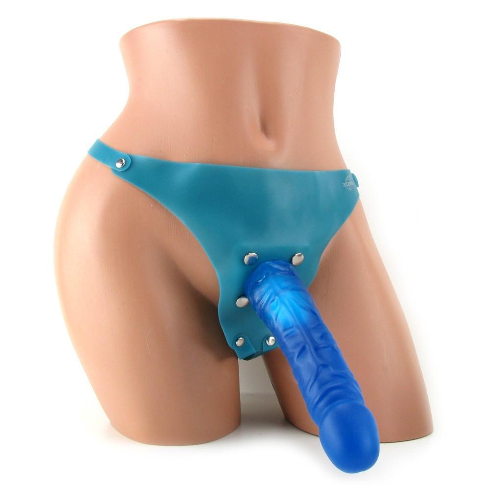 Candy C. reccomend Harness to keep dildo inside