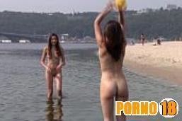 Na praia nudismo