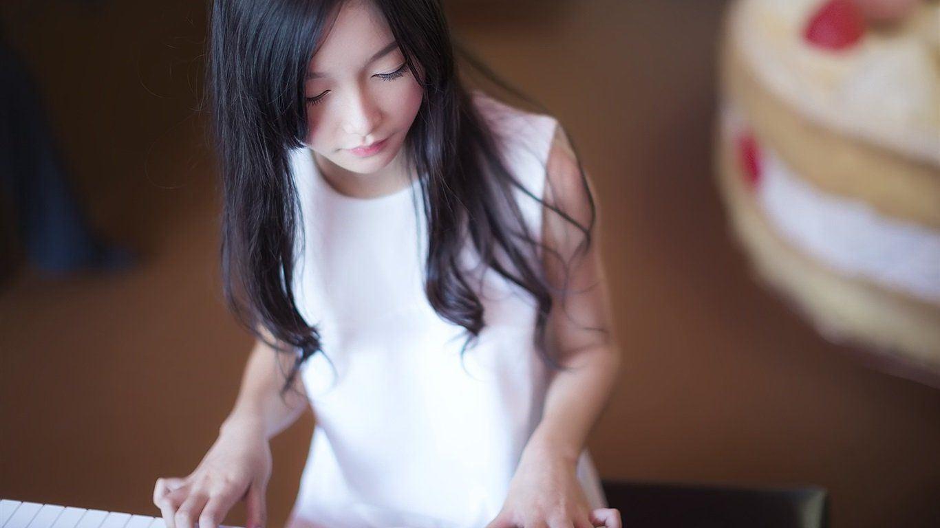 Vicious reccomend Asian girl piano no fingers