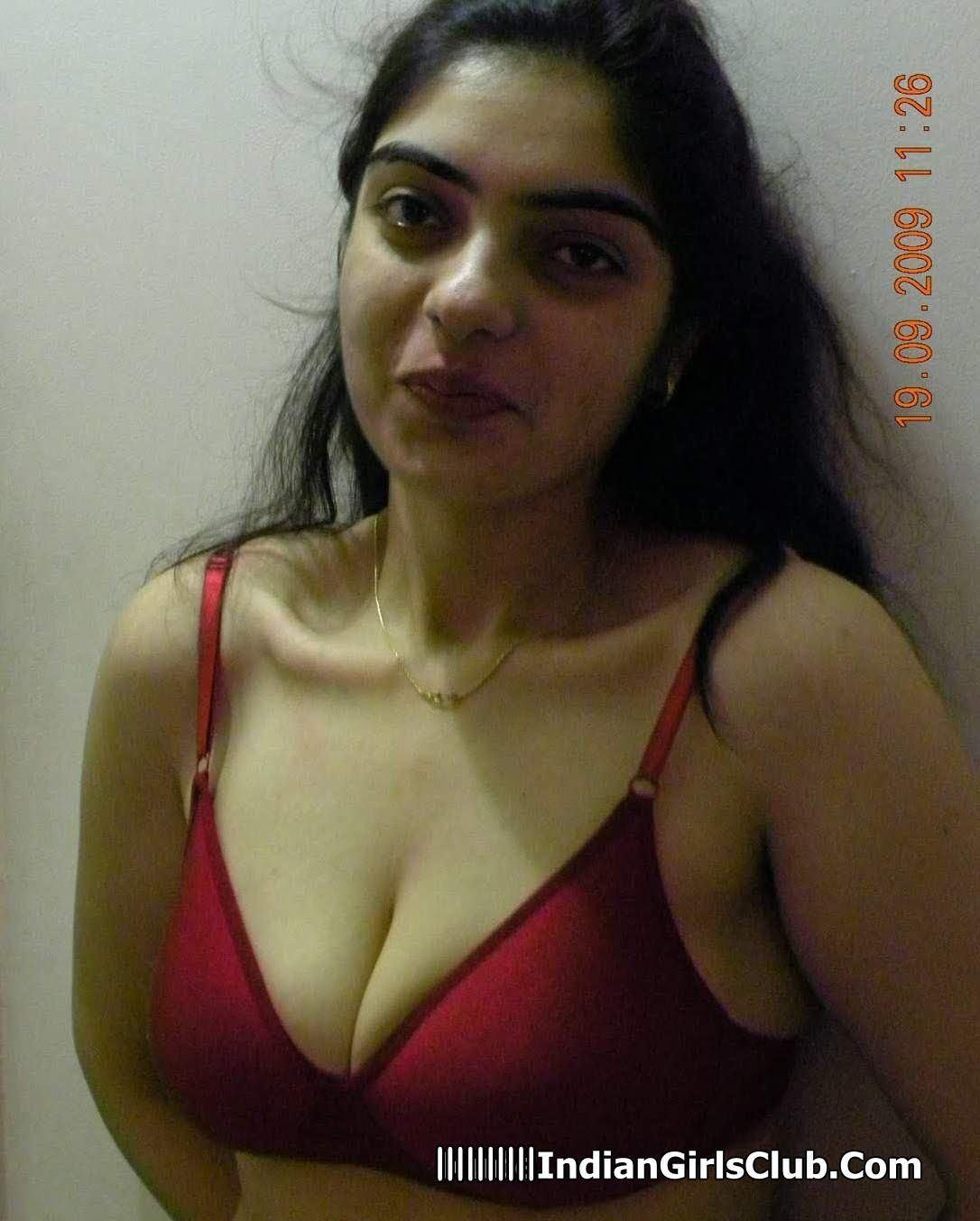 Bengali lady naked boob show selfie post in facebook