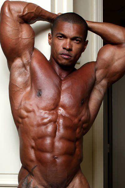 Vi-Vi recommendet black bodybuilder
